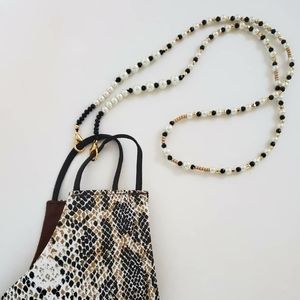 All included: Mask, holder and earrings bundle